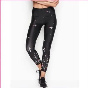 Victoria Sport NWT jewel graphic leggings